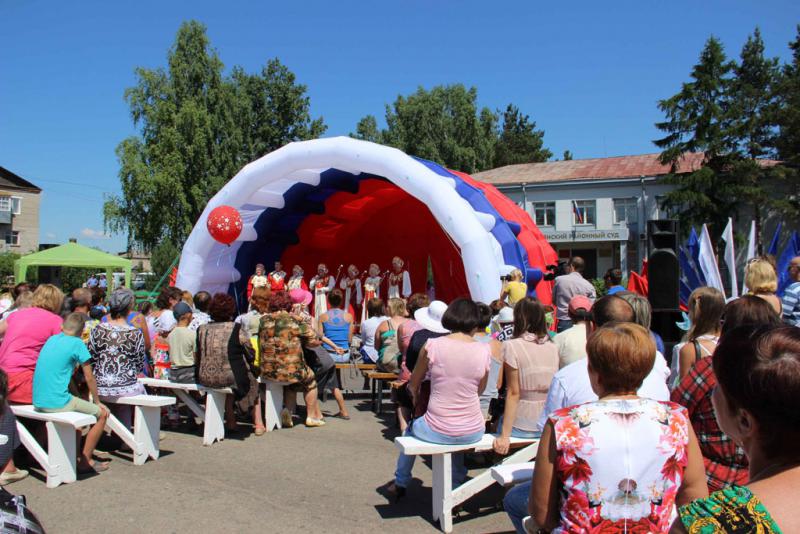 Погода 10 дней зырянское томской. Село Зырянское. Фиеста в деревне. Зырянское сельское поселение. Зырянский детский дом.